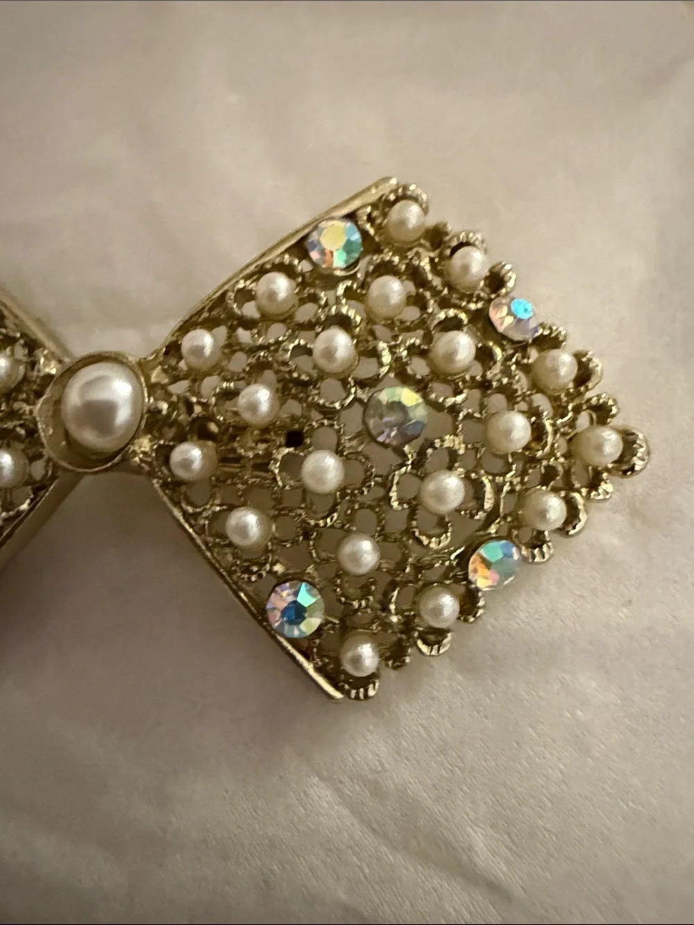 N/A brooch bundle